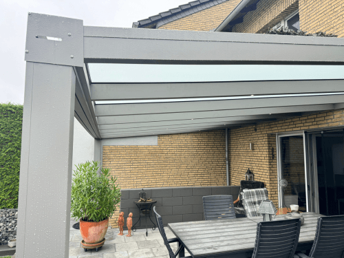 Modell Luxline als Terrassenüberdachung mit größerer Spannweite